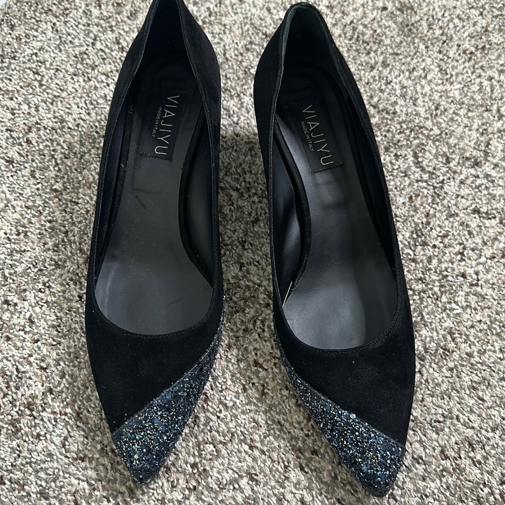 VIAJIYU  suede black pointy toe glitter front wedges size 9 minimalist